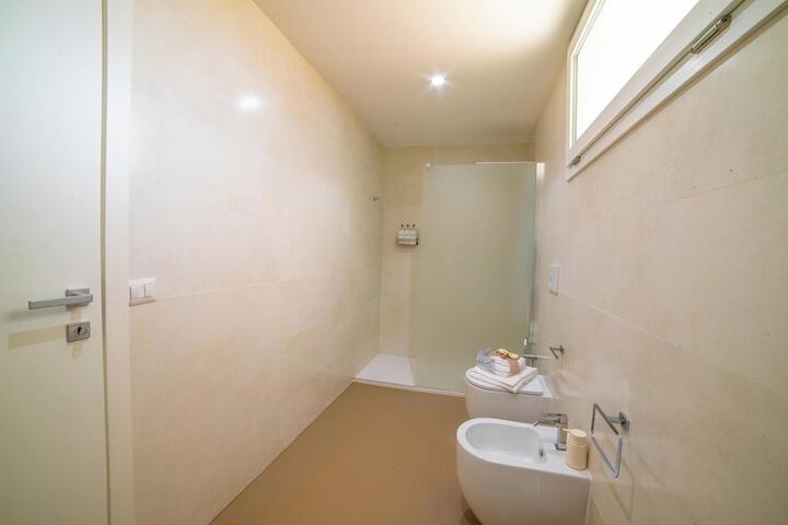 Room 5 of 20