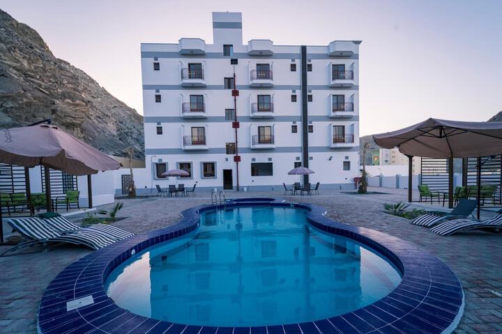 Hotel Pool