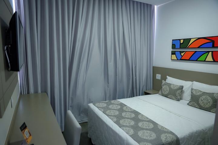 Room 33 of 100
