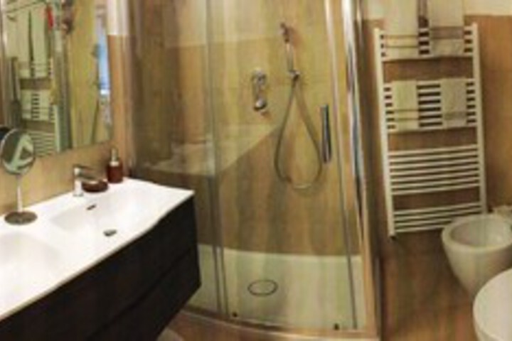 Room 5 of 20