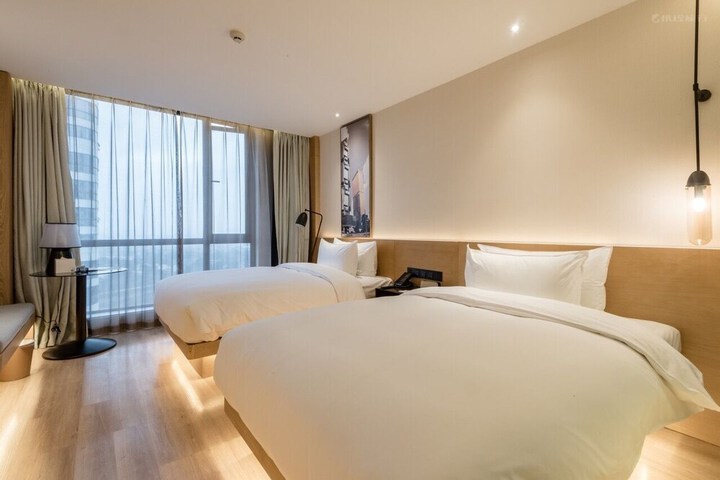 Room 8 of 43