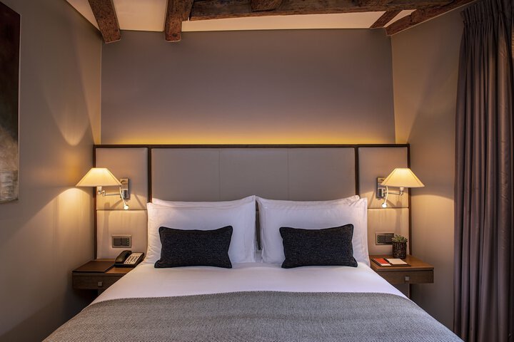Room 10 of 52