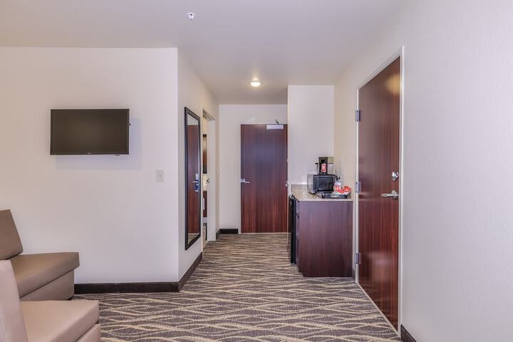 2 Queen Guest Room (3 of 12)