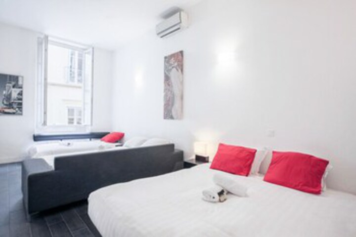 Room 4 of 11