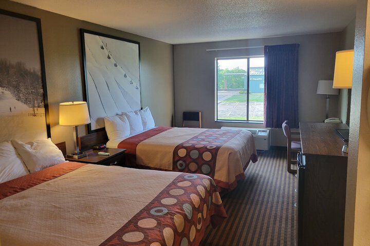 1 Queen Bed (14 of 18)