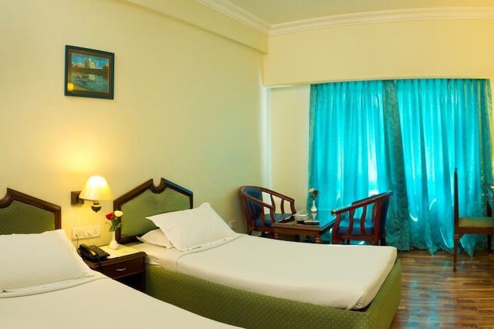 Room 6 of 14