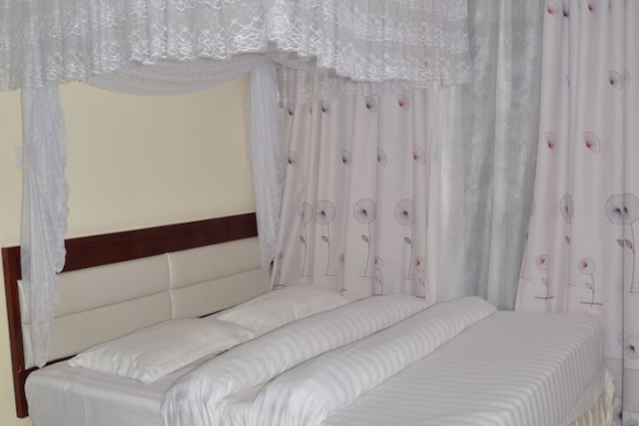 Room 7 of 11
