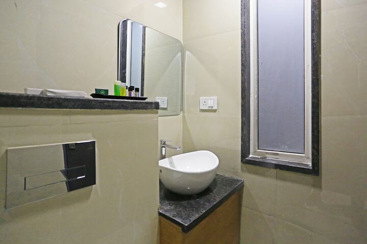 Room 32 of 54