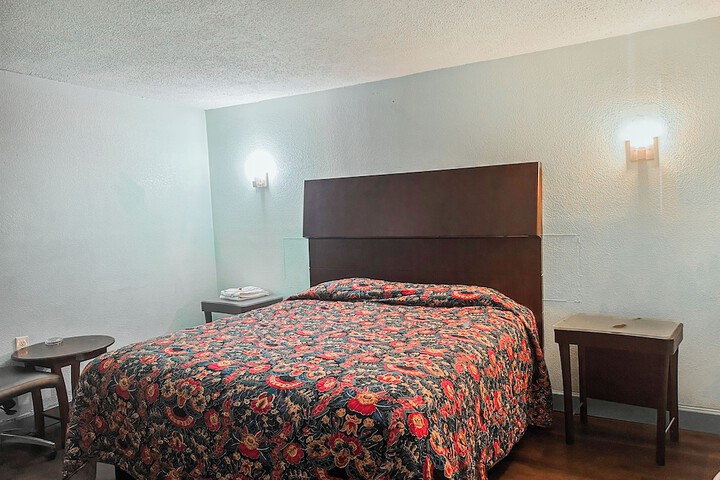 Room 9 of 110