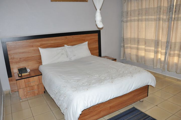 Room 10 of 26