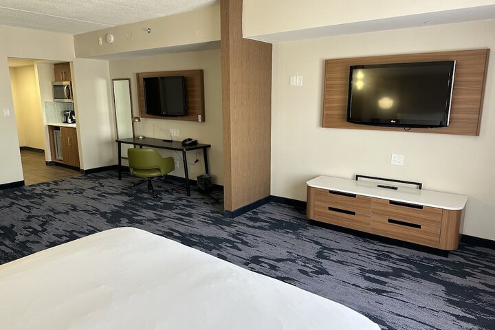 Room 6 of 74