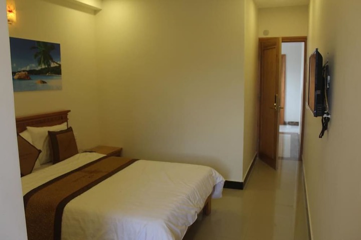 Room 11 of 14