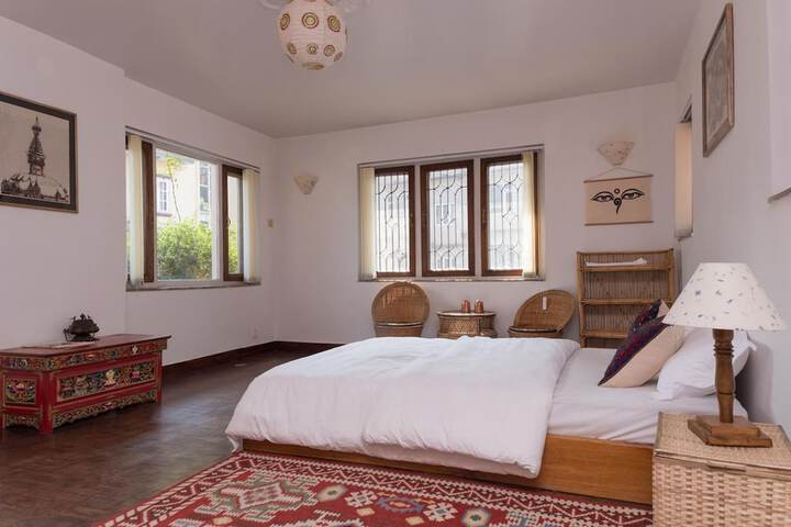 Room 4 of 17