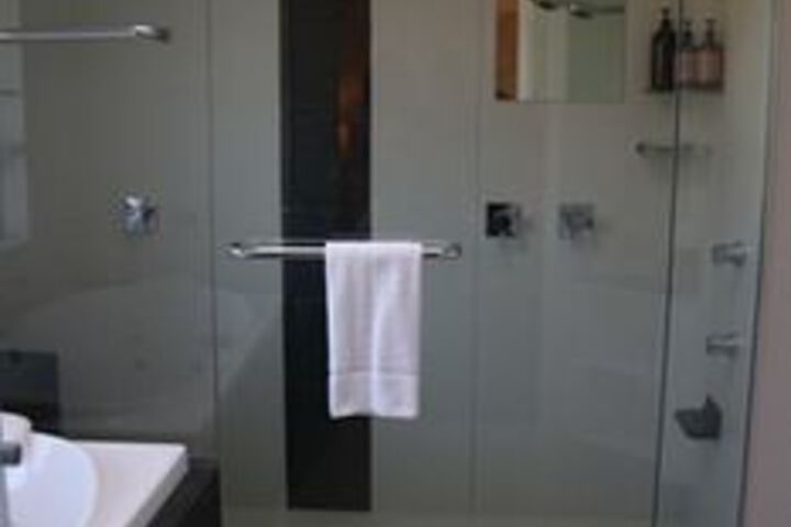 Room 5 of 16