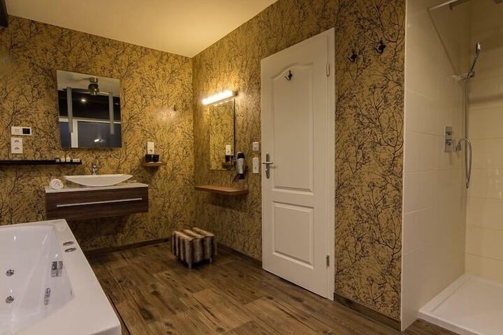 Room 25 of 35