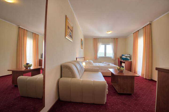 Room 5 of 34