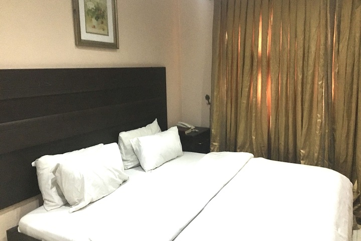 Room 7 of 25