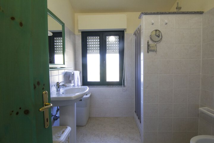 Room 15 of 34