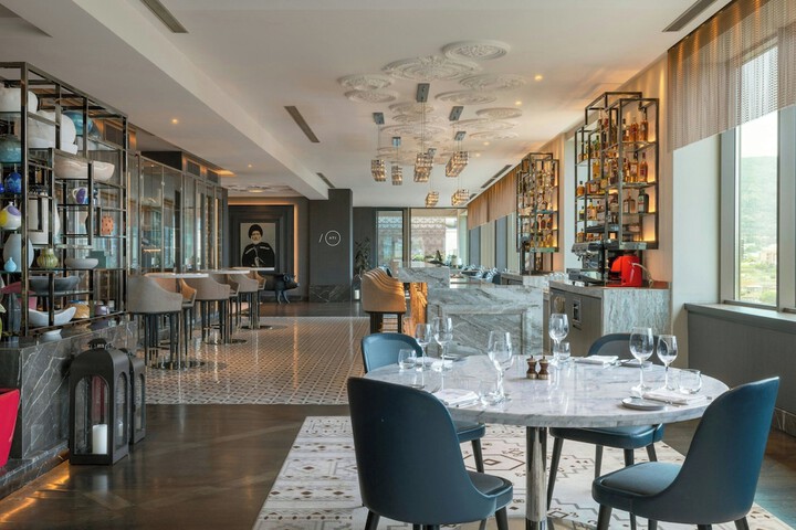 Dining 178 of 256