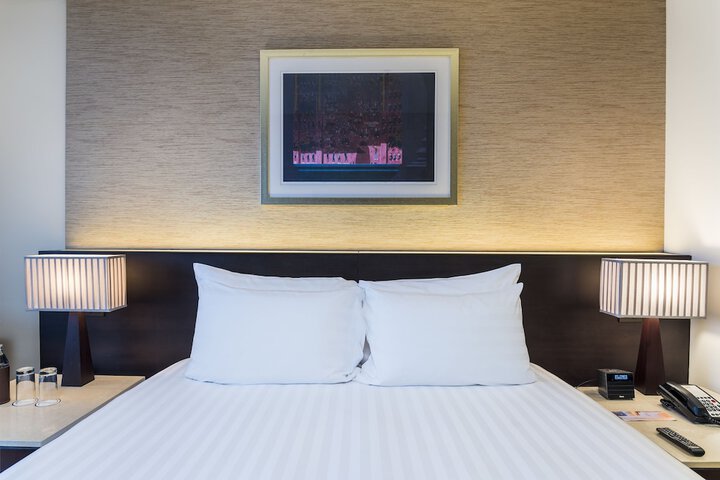 Room 27 of 280