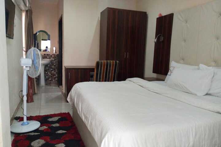 Room 14 of 23