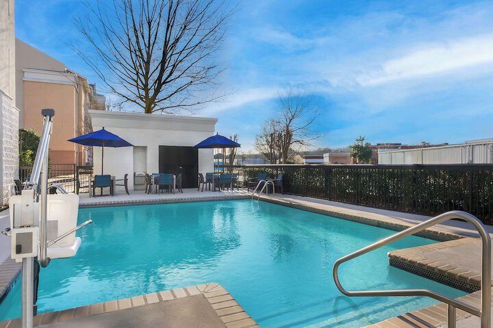 Hotel Pool