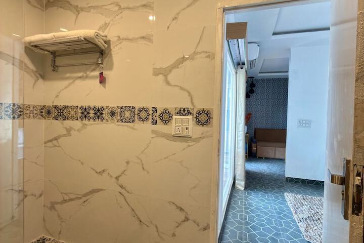Room 62 of 102