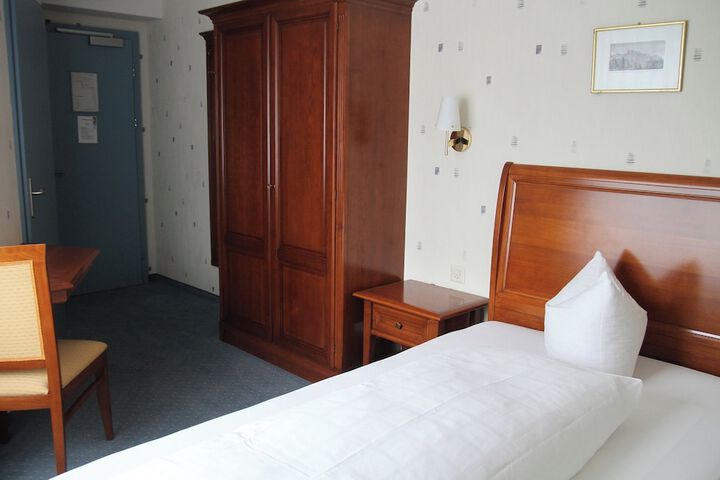 Room 2 of 6