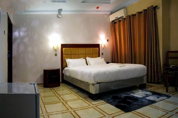 Room 2 of 21