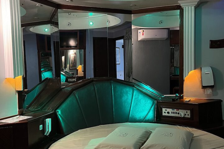 Room 25 of 118