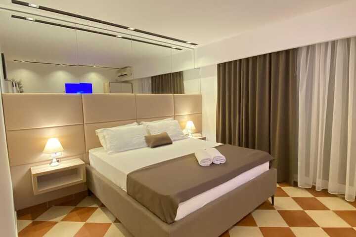 Room 13 of 132