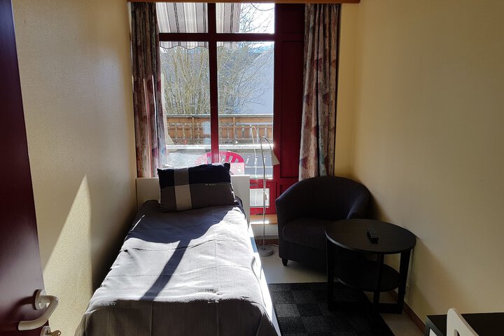 Room 2 of 7