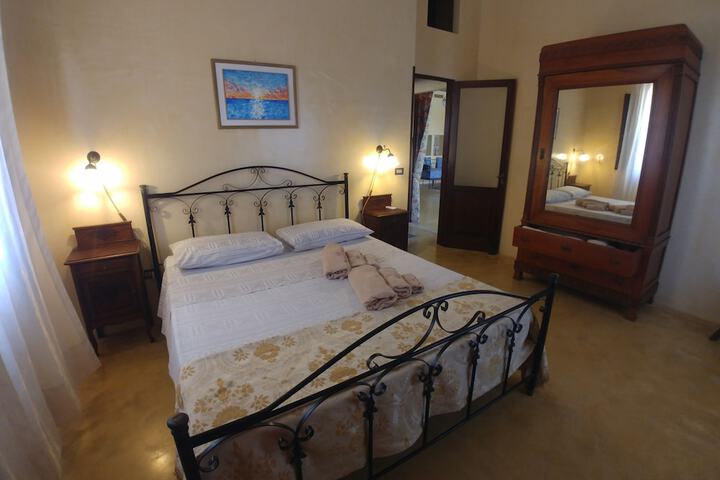 Room 16 of 43