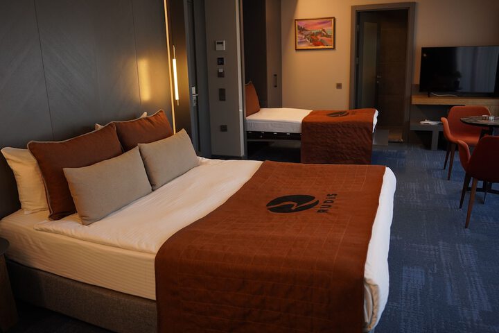 Room 34 of 75