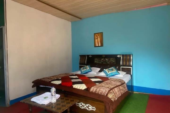 Room 4 of 13