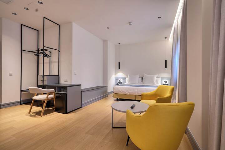 Room 32 of 72