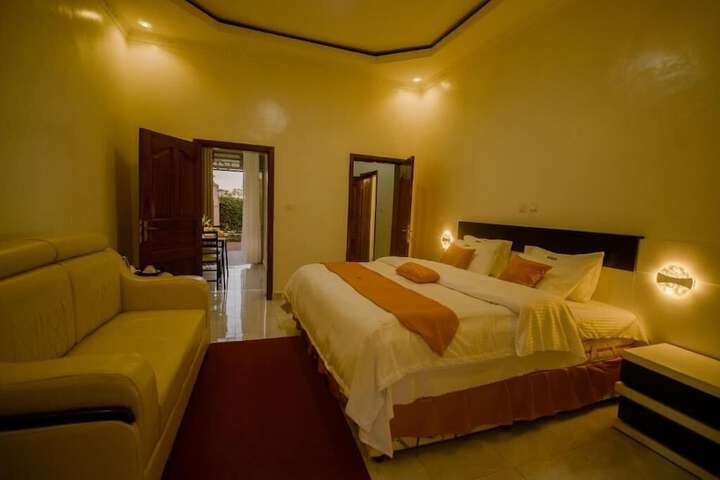 Room 17 of 46