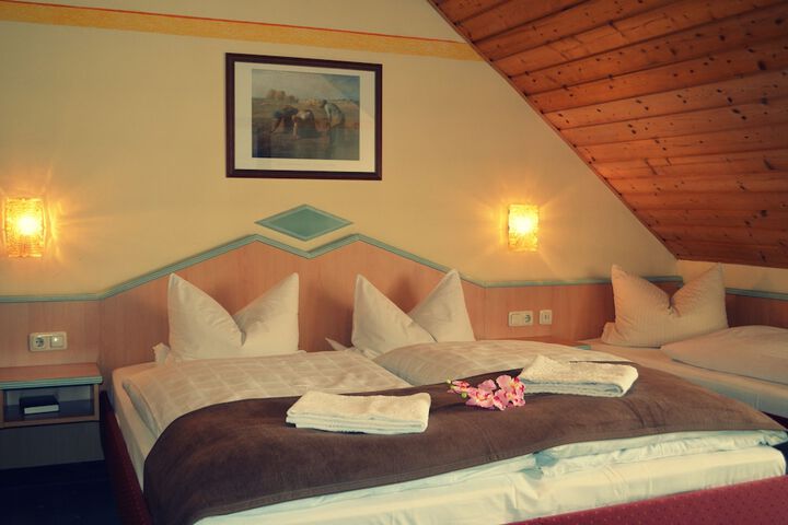 Room 16 of 77