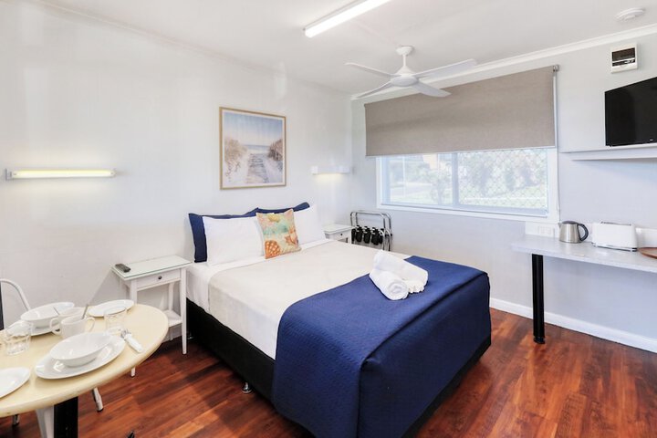 Room 9 of 37