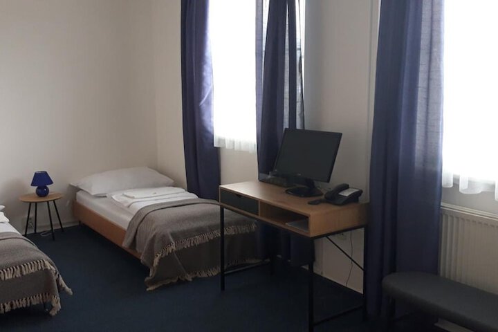 Room 28 of 49
