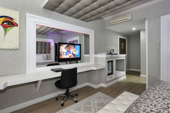 Room 17 of 44