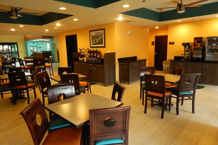 Breakfast area