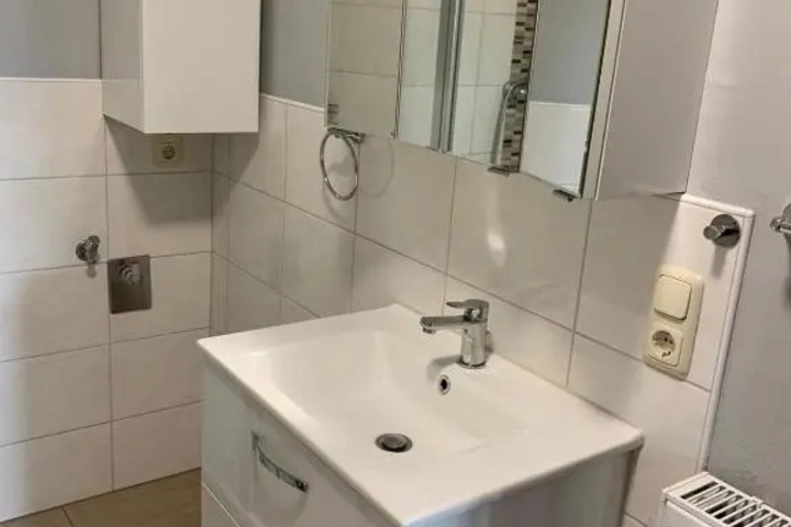 Room 9 of 16