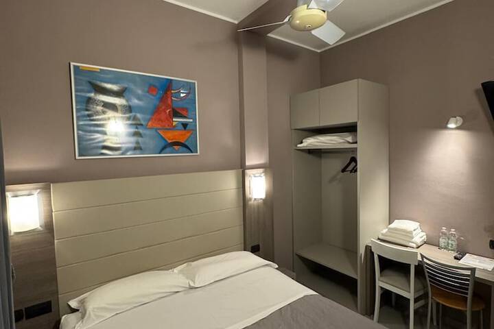 Room 12 of 37