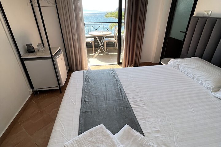 Room 56 of 98