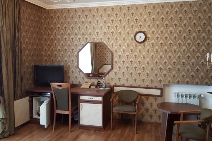 Room 27 of 60