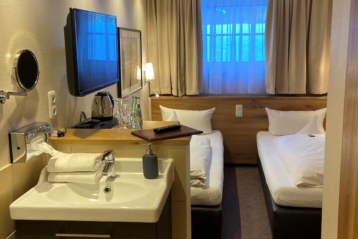 Room 5 of 70