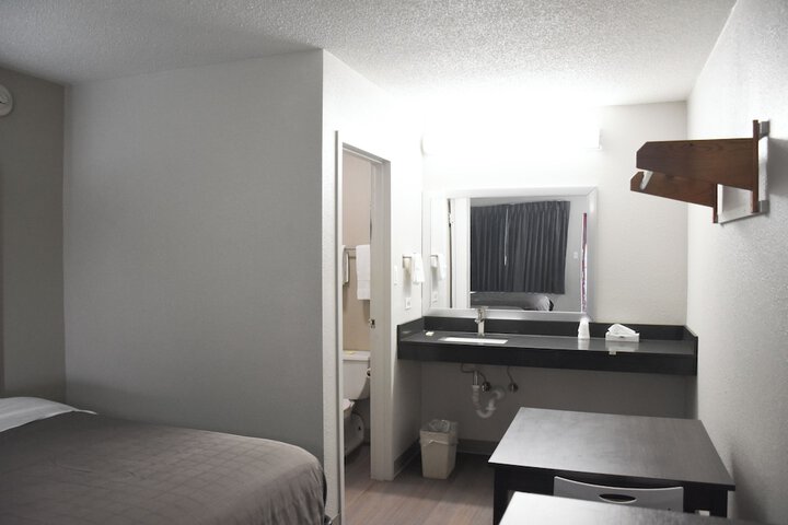 Room 9 of 27