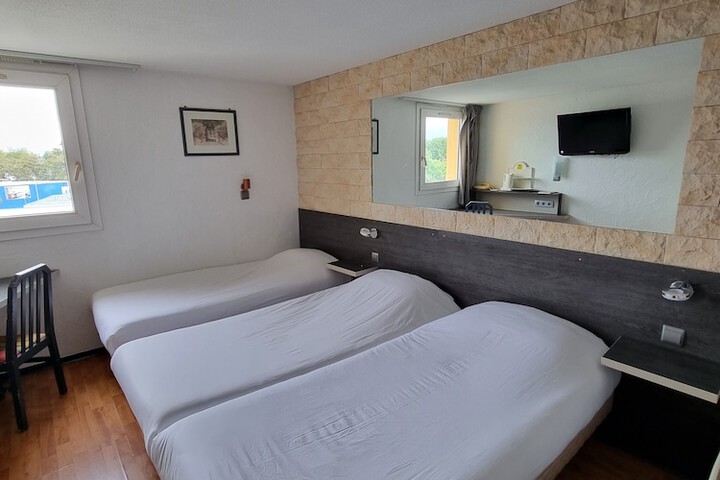 Room 7 of 32