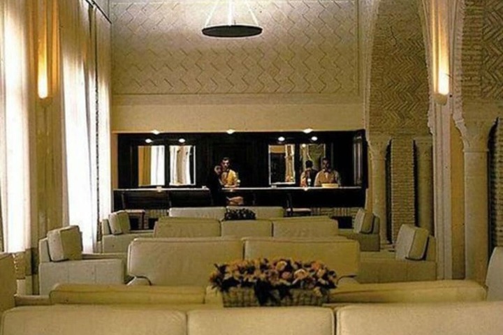 Lounge 16 of 23